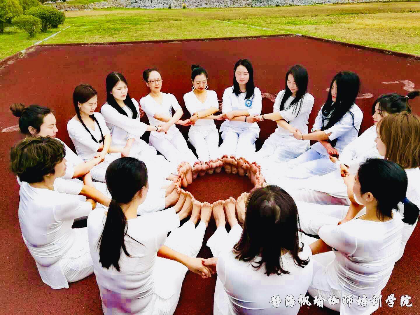 4、成都哪家瑜伽教練培訓學校好?